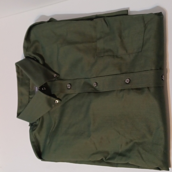 Van Heusen Men's Green Short Sleeve Dress Shirt - Picture 2 of 14